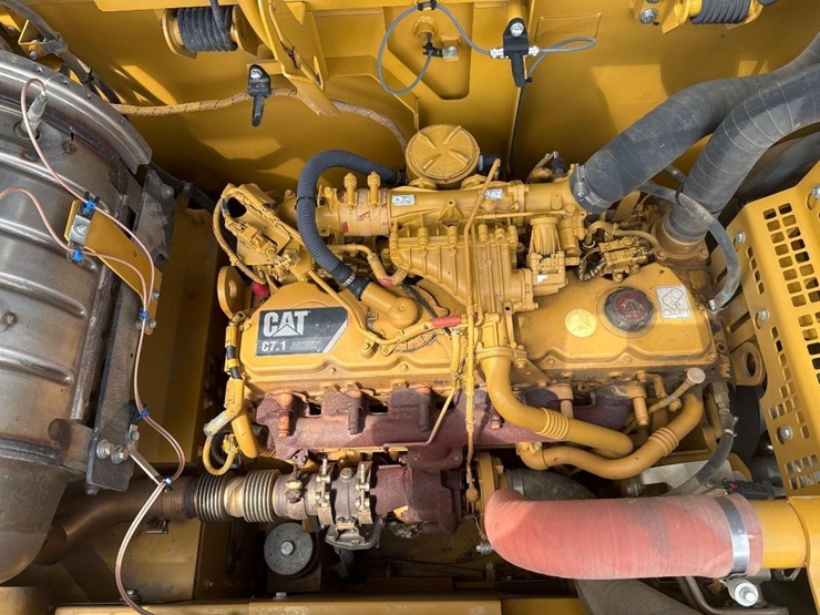 2020-caterpillar-326fl-image-23