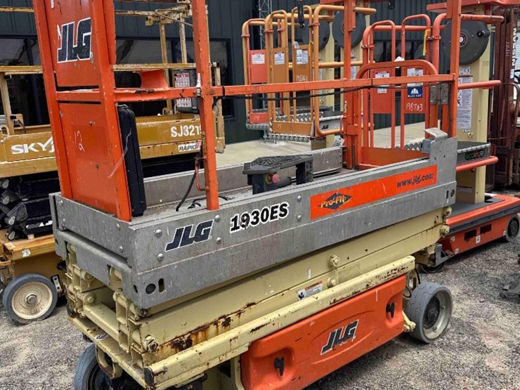 2009-jlg-1930es-image-2