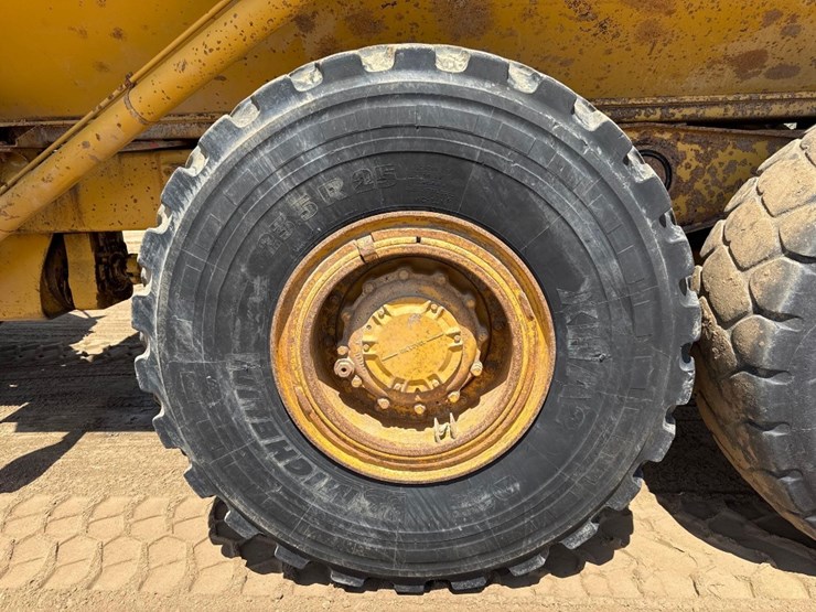 1998-caterpillar-d250e-image-9