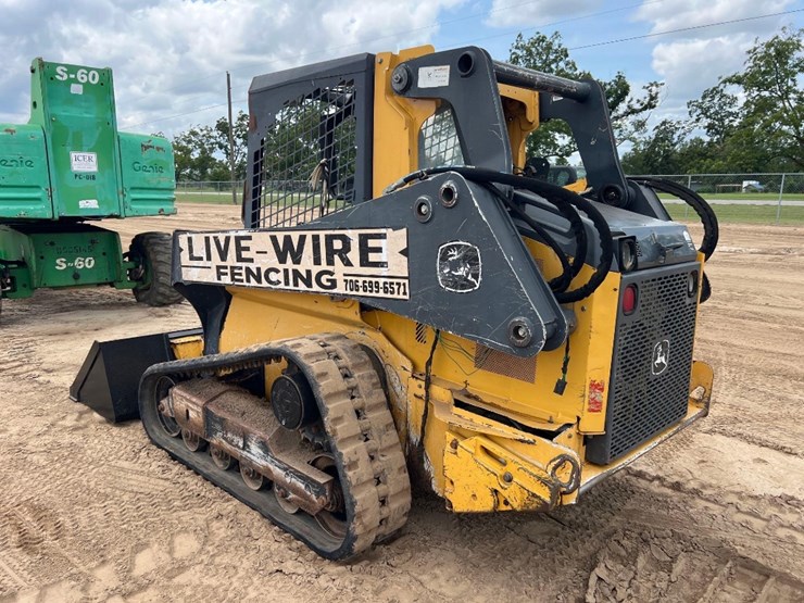 2015-deere-319e-image-2