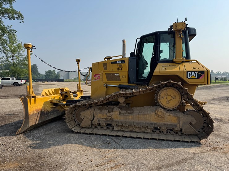 2017-caterpillar-d6n-lgp-image-10