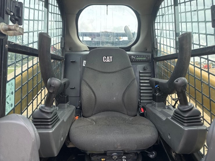 2022-caterpillar-299d3-image-24