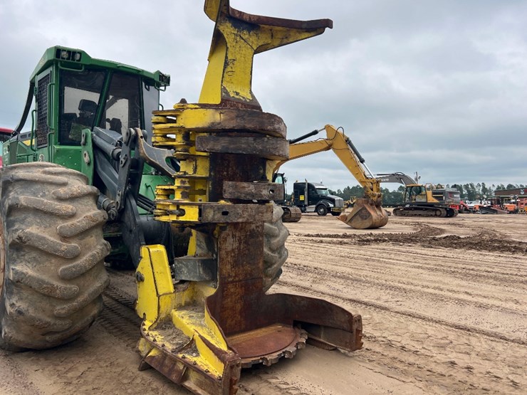 2019-deere-843l-image-25