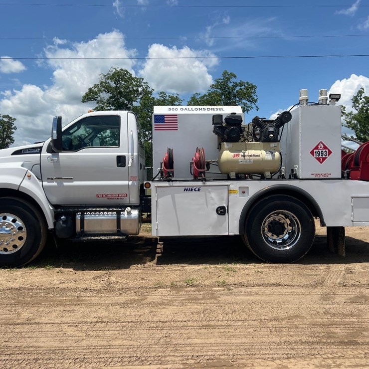 2017 FORD F750