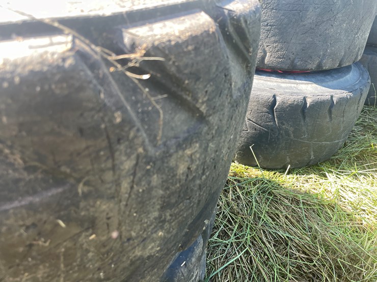 #3690-•-(2)-used-bobcat-tires-on-8-bolt-rims-image-4