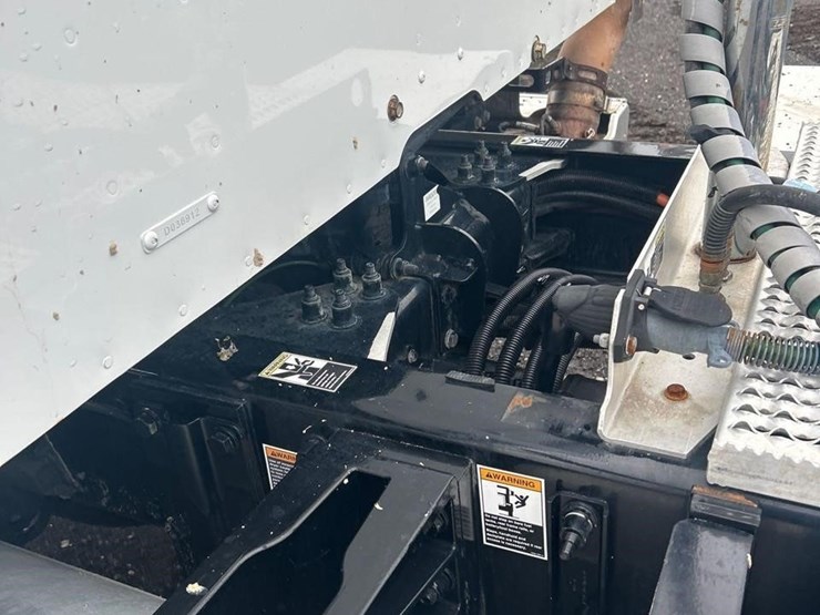 2018-peterbilt-567-image-9