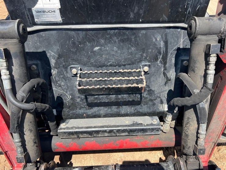 2014-takeuchi-ts70r-image-10