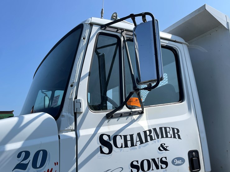 #1013-•-1992-freightliner-cummins-(has-mn-title)-image-14