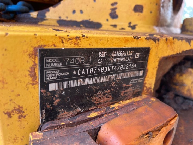 2014-caterpillar-740b-image-13