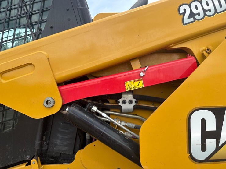 2022-caterpillar-299d3-image-23