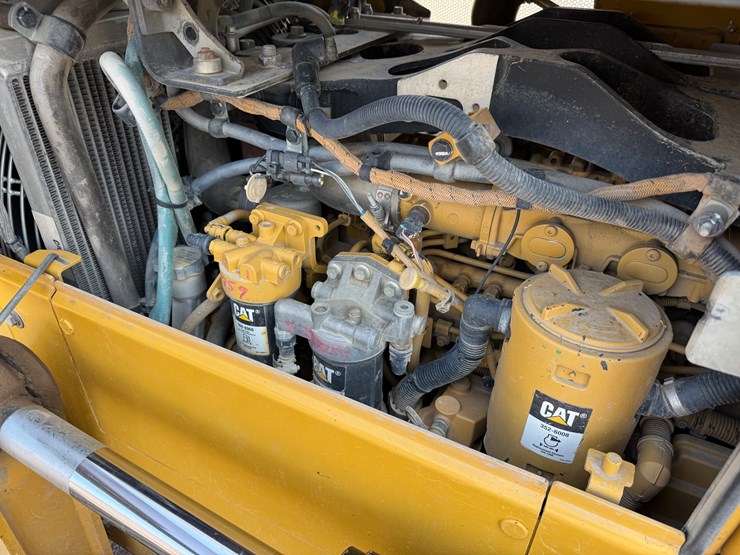 2017-caterpillar-d6n-lgp-image-37
