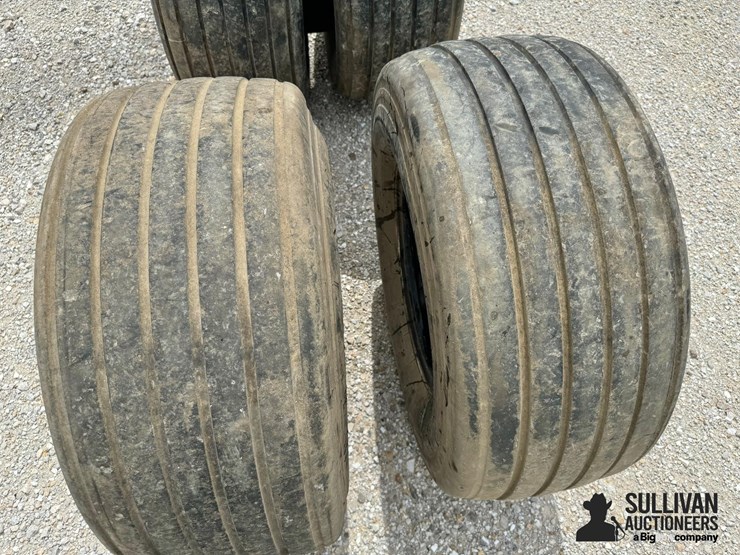 12.5l-15-implement-tires-image-9