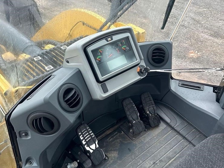 2020-caterpillar-962m-image-28
