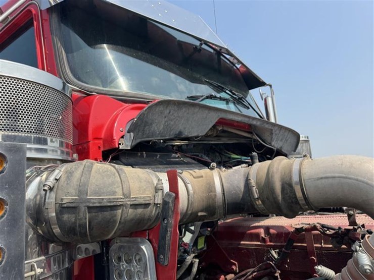 2012-kenworth-w900-image-32