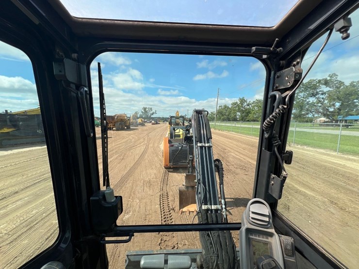2016-deere-35g-image-39