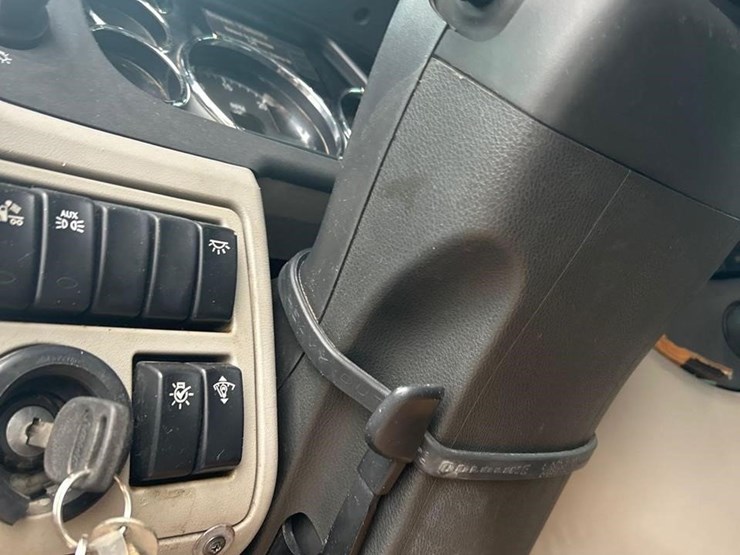2018-peterbilt-567-image-47