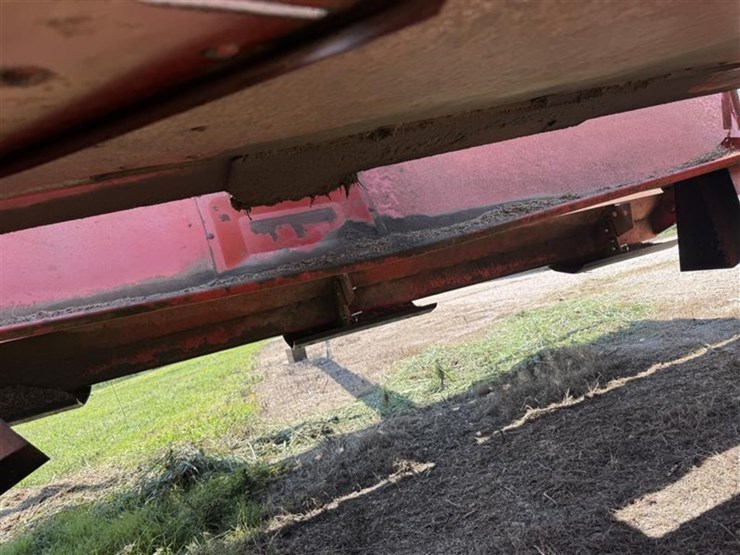 hesston-1010-image-15