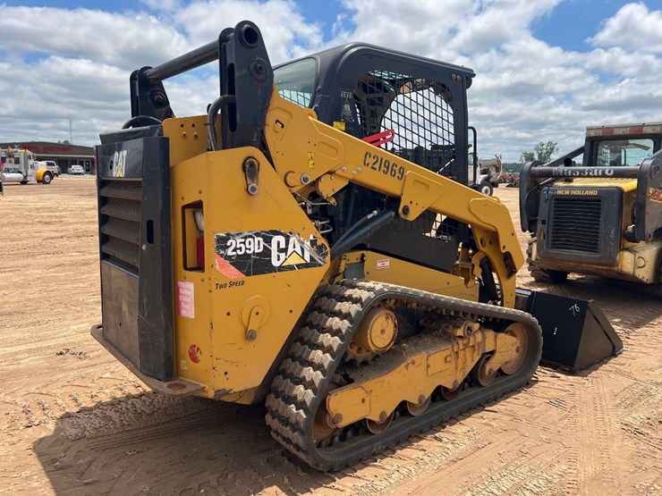 2015-caterpillar-259d-image-4