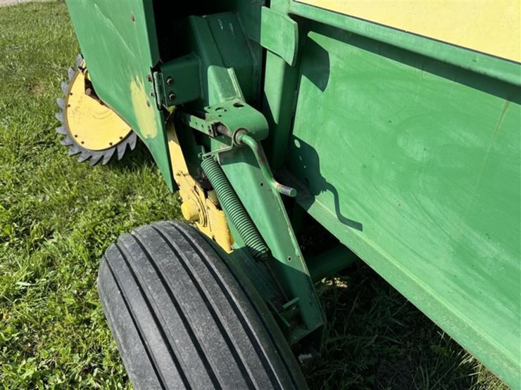 1990-john-deere-335-image-21