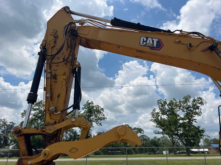 2022-caterpillar-335-image-23