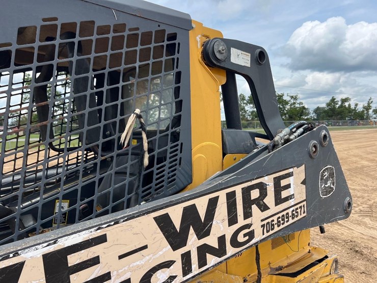 2015-deere-319e-image-20