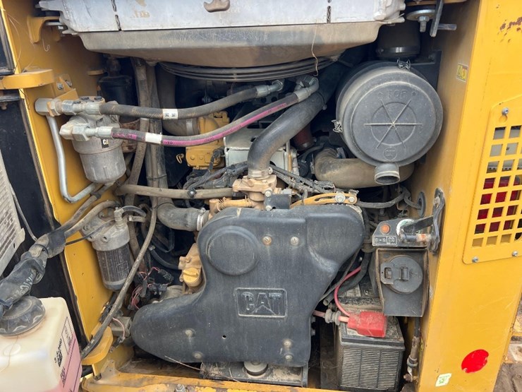 2019-caterpillar-299d2-xhp-image-24