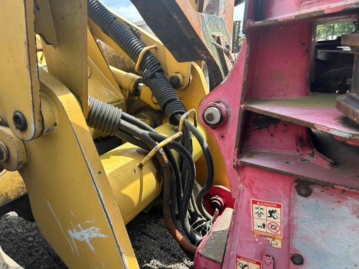 caterpillar-573-image-27