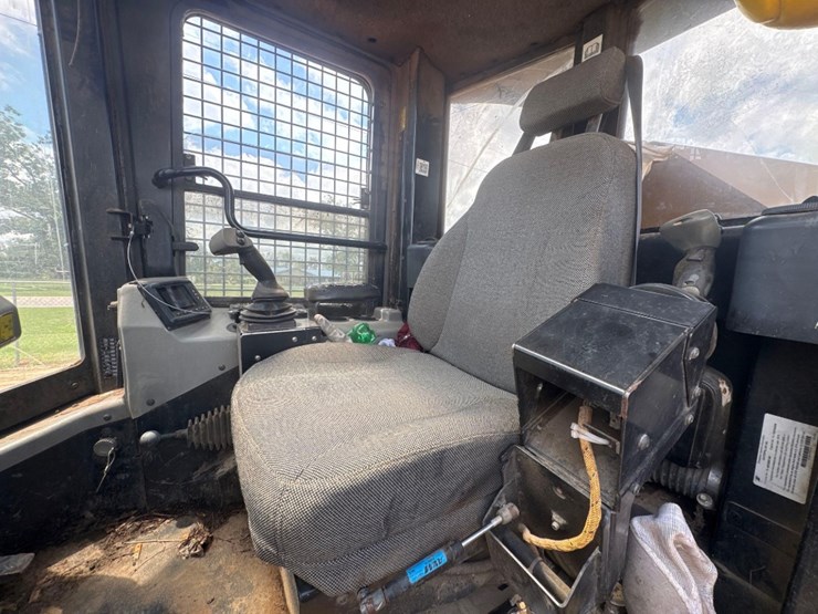 2016-caterpillar-553c-image-19