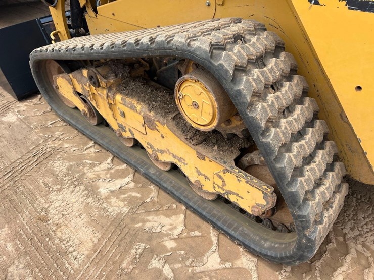 2015-caterpillar-259d-image-22