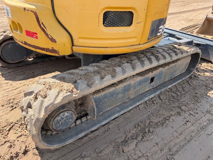 2016-deere-35g-image-14