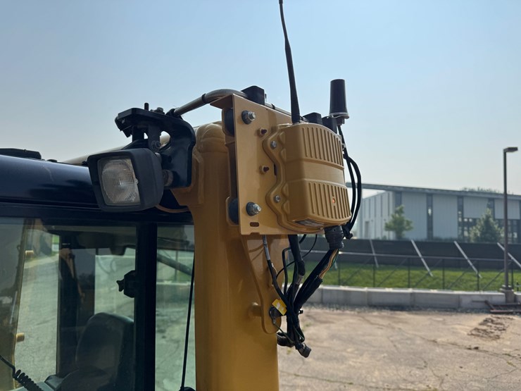 2017-caterpillar-d6n-lgp-image-42
