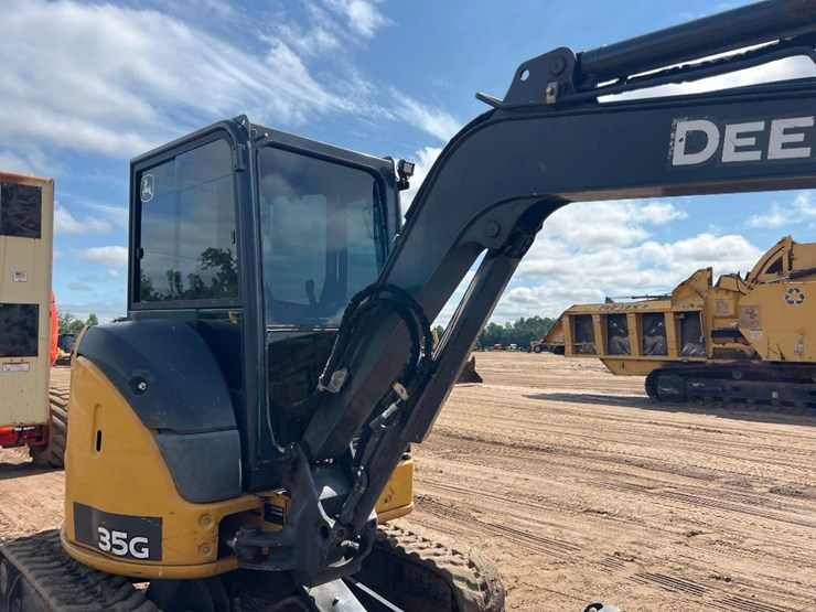 2016-deere-35g-image-24