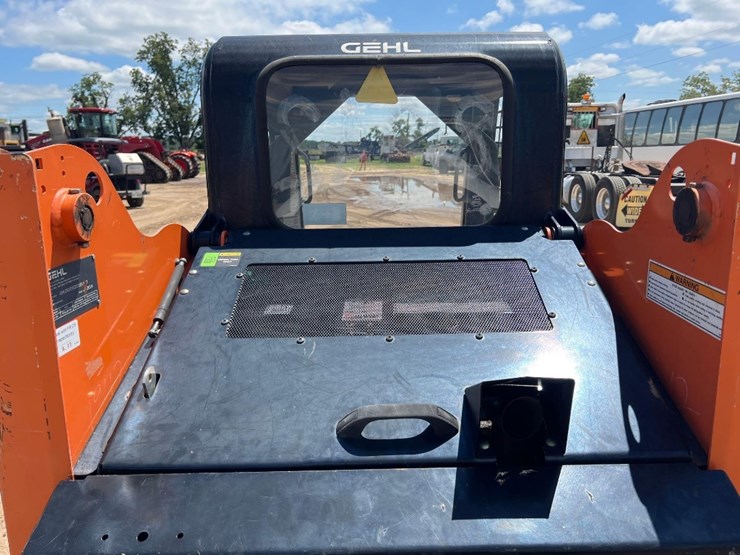 2019-gehl-r105-image-17