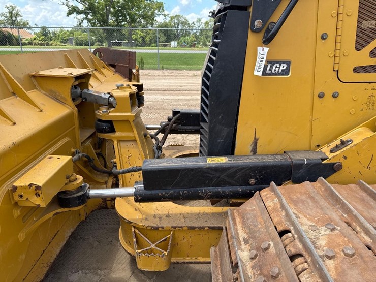 2022-caterpillar-d4-lgp-image-14