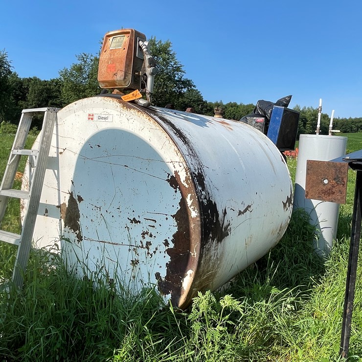 #3635 • 1000 Gallon Diesel Fuel Tank
