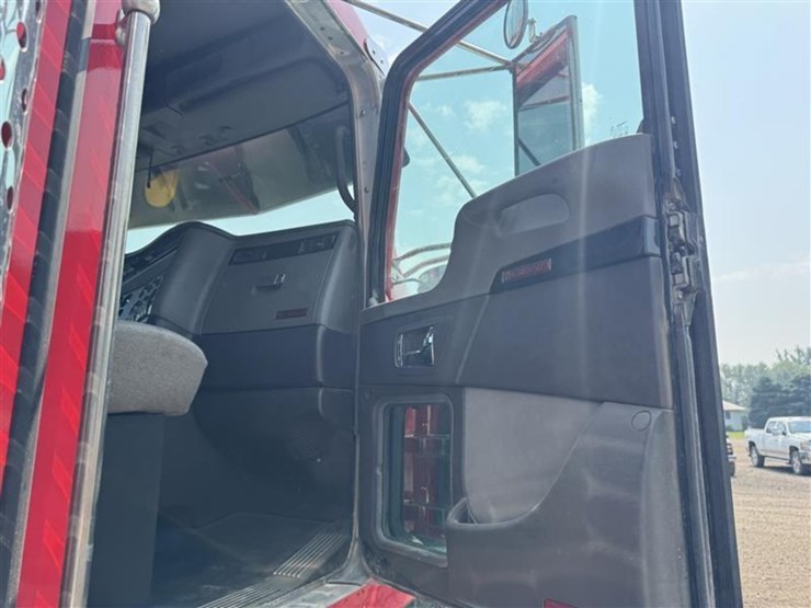 2012-kenworth-w900-image-45