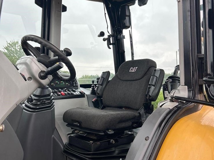 2018-caterpillar-420f2-it-image-40