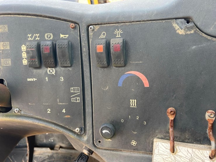 2015-caterpillar-tl1055c-image-33