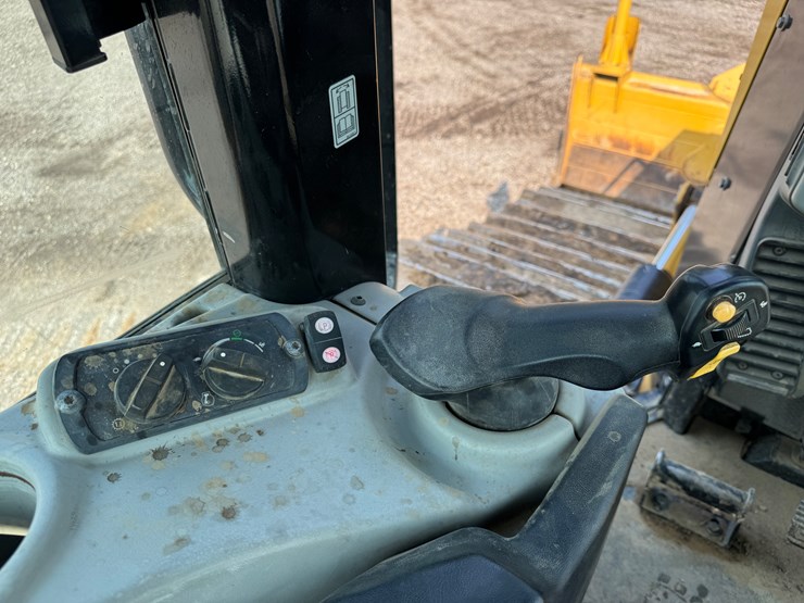 2017-caterpillar-d6n-lgp-image-46