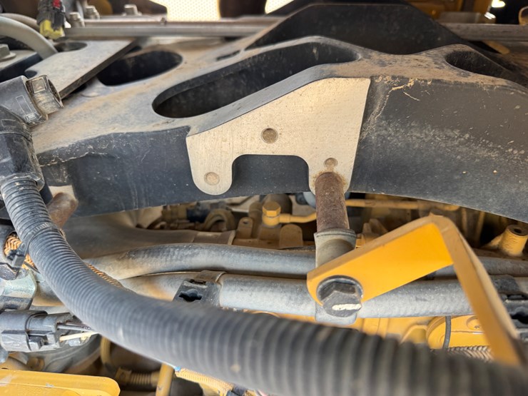 2017-caterpillar-d6n-lgp-image-39