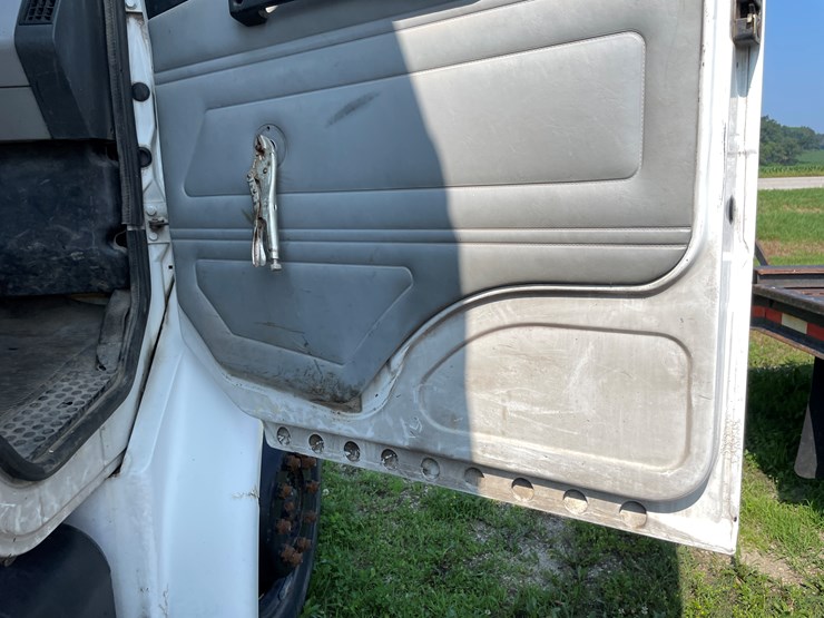 #1013-•-1992-freightliner-cummins-(has-mn-title)-image-67