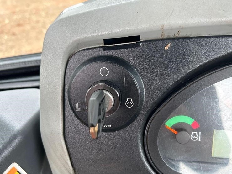 2018-caterpillar-420f2-it-image-51