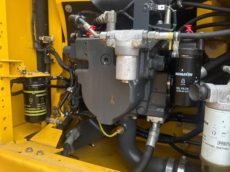 2022-komatsu-pc210-lc-11-image-23