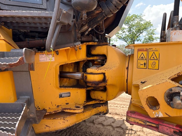 2012-volvo-a40f-image-25