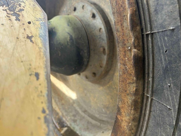 caterpillar-573-image-24
