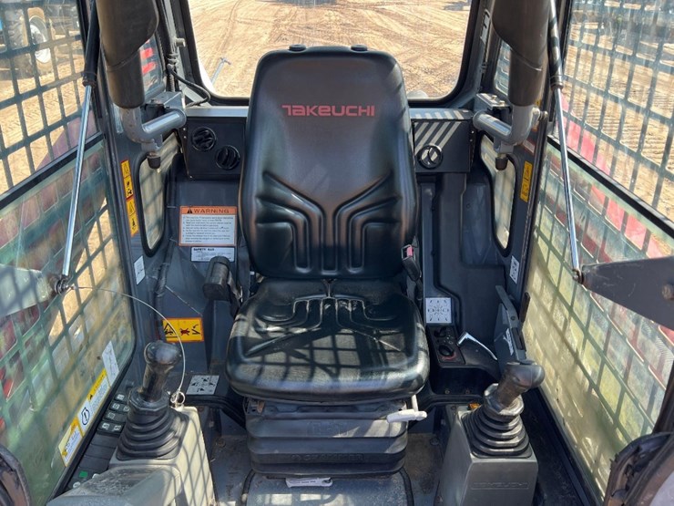 2016-takeuchi-tl8-image-25
