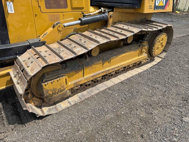 2016-caterpillar-d6k-image-56