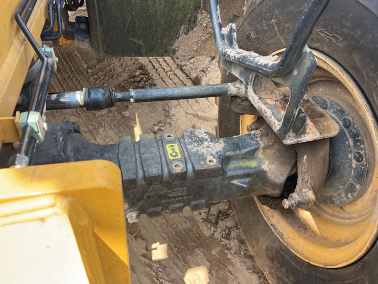2015-caterpillar-tl1055c-image-13