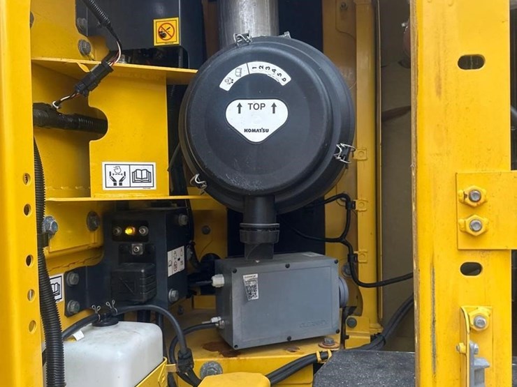 2022-komatsu-pc210-lc-11-image-21