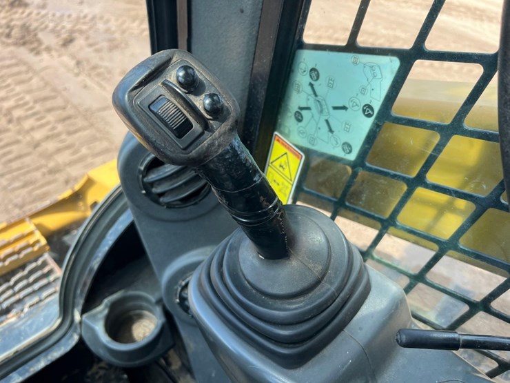 2019-caterpillar-299d2-xhp-image-27